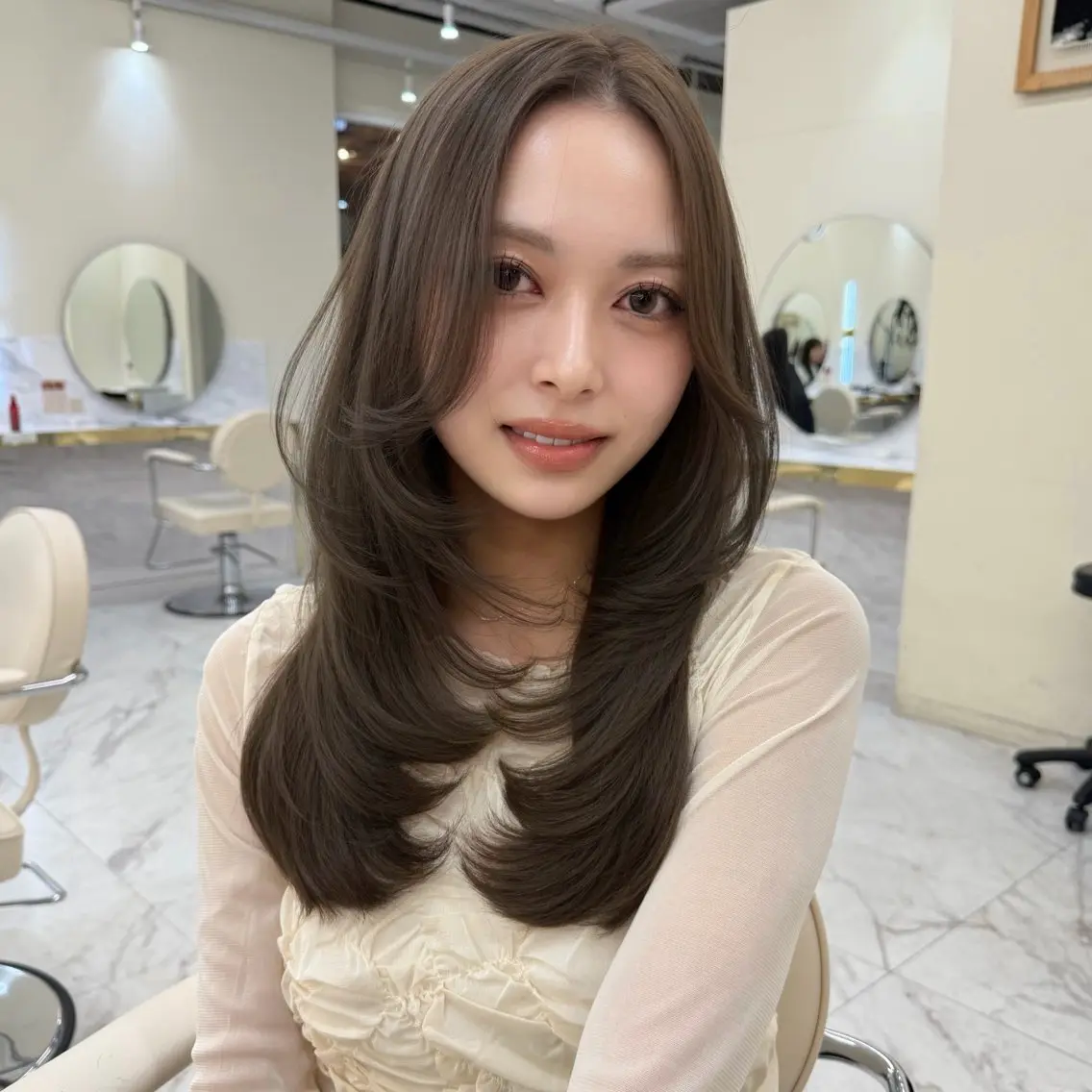 ミディアム カラー ヘアアレンジ ハイレイヤー レイヤーカット カット ヘアカラー トリートメント 梅田|上品レイヤー RINAのヘアスタイル