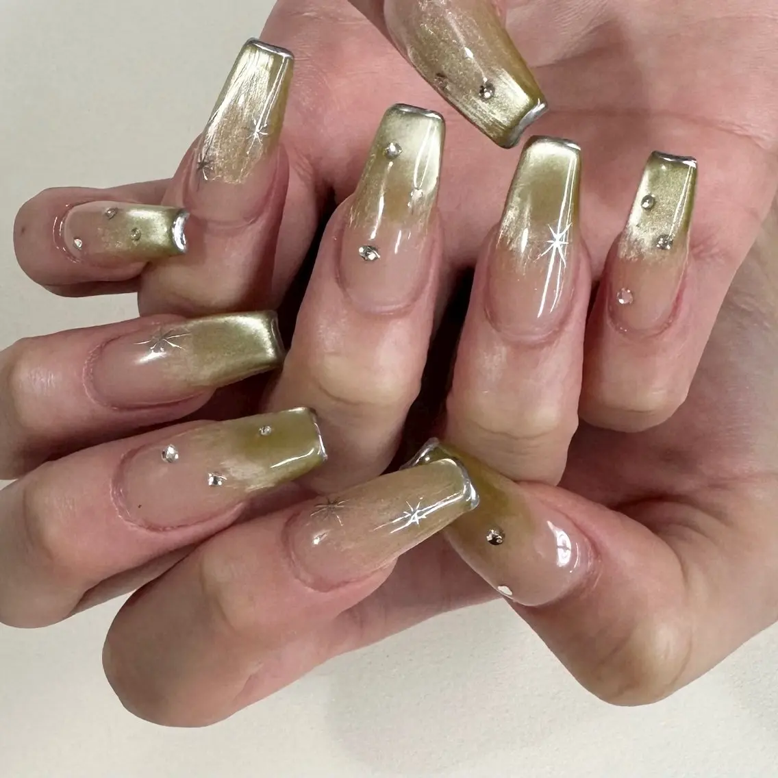 ネイル 長さ出し 韓国ネイル マグネットネイル ニュアンスネイル スカルプネイル nailstudio eviz新宿店のネイルデザイン