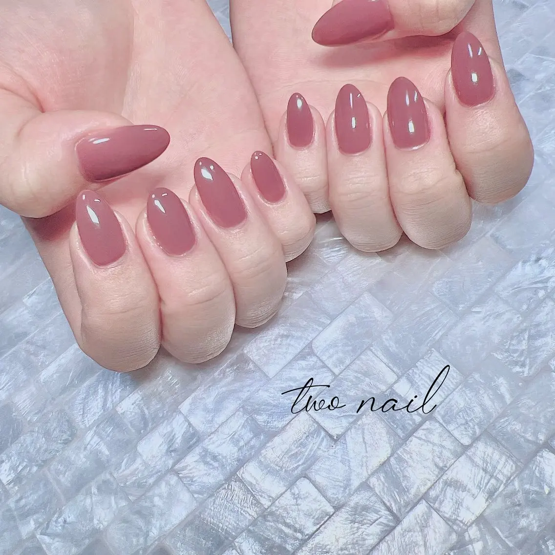 ネイル ブラウン ネイルチップ ホワイト ハンドネイル two nailのネイルデザイン