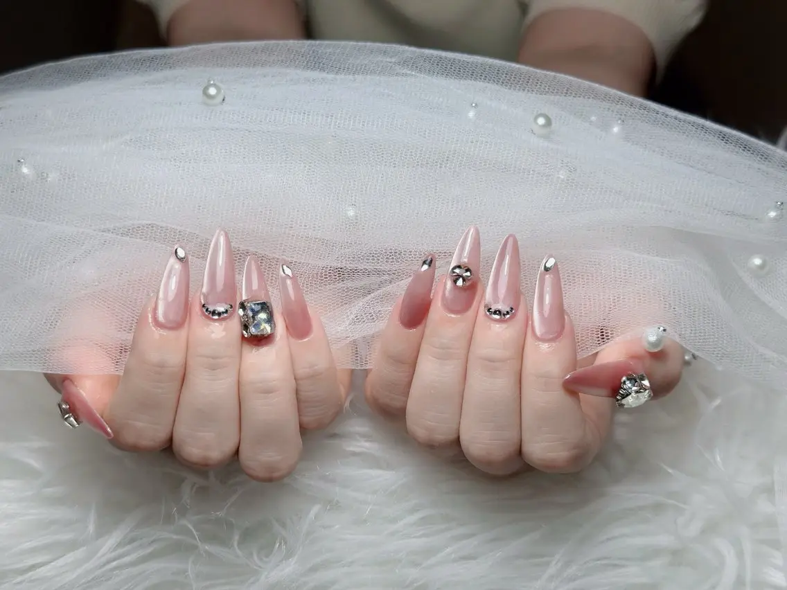 ネイル チークネイル フレンチネイル キラキラネイル 韓国ネイル マグネットネイル ハンドネイル Chibi h.babynailのネイルデザイン