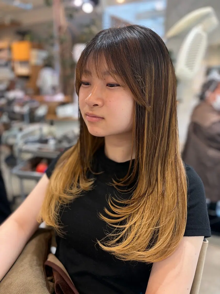 ロング レイヤーカット カット トリートメント momoka オリーブ/ベージュのヘアスタイル
