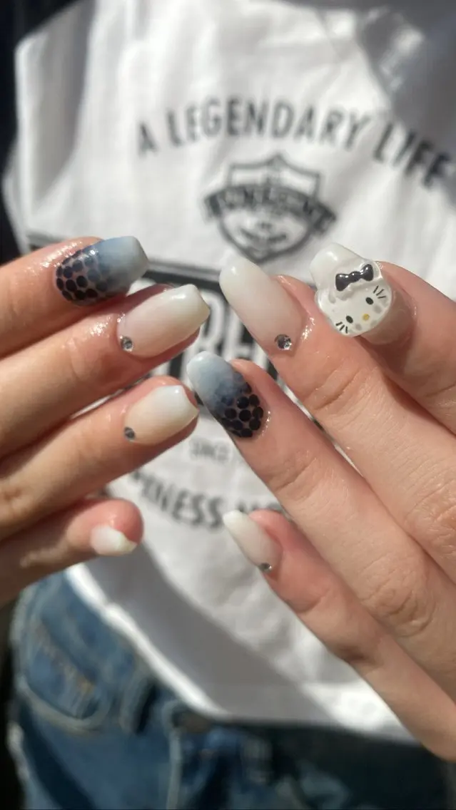 ミディアム カラー ネイル tetty nailsalonのネイルデザイン