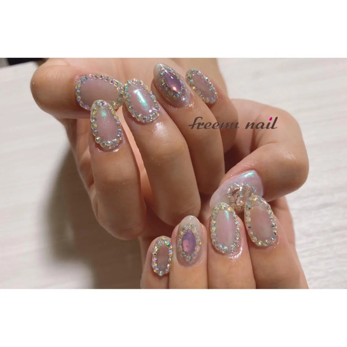 ネイル オーロラネイル キラキラネイル ストーンネイル freenu nail【24H】のネイルデザイン