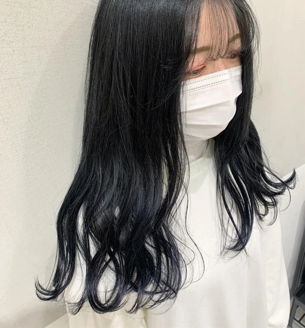 ロング カラー ブリーチ ブルーカラー ブリーチなしカラー トリートメント minami🪷 暖色カラーのヘアスタイル