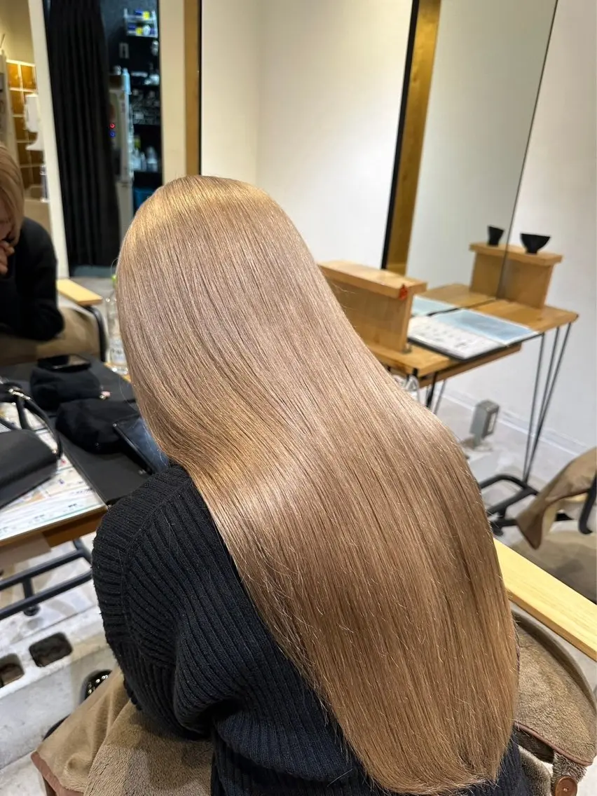 カラー 肌に馴染むハイトーン /ミルクティーカラーのヘアスタイル