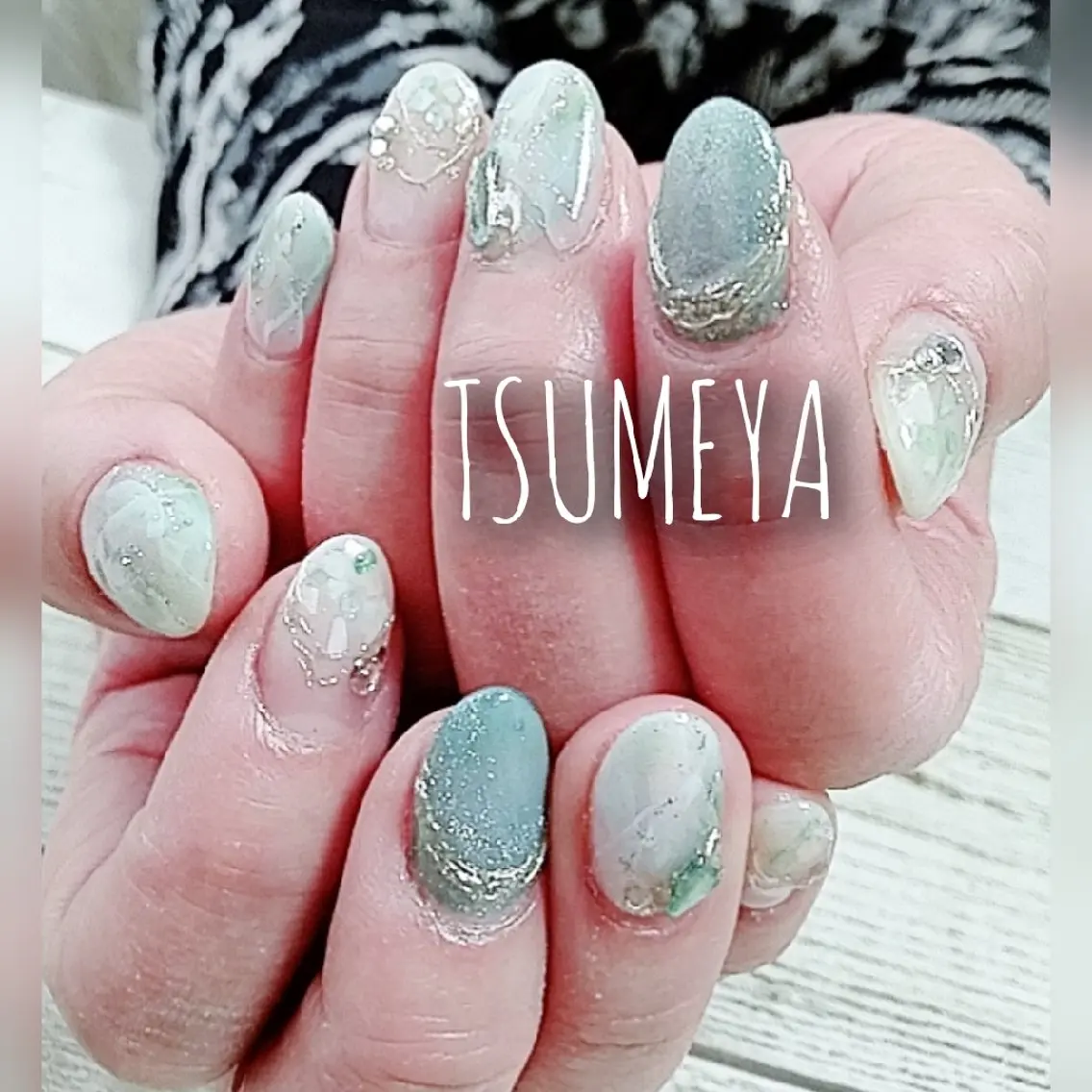ネイル グリーン ニュアンスネイル ハンドネイル _TSUMEYA _のネイルデザイン
