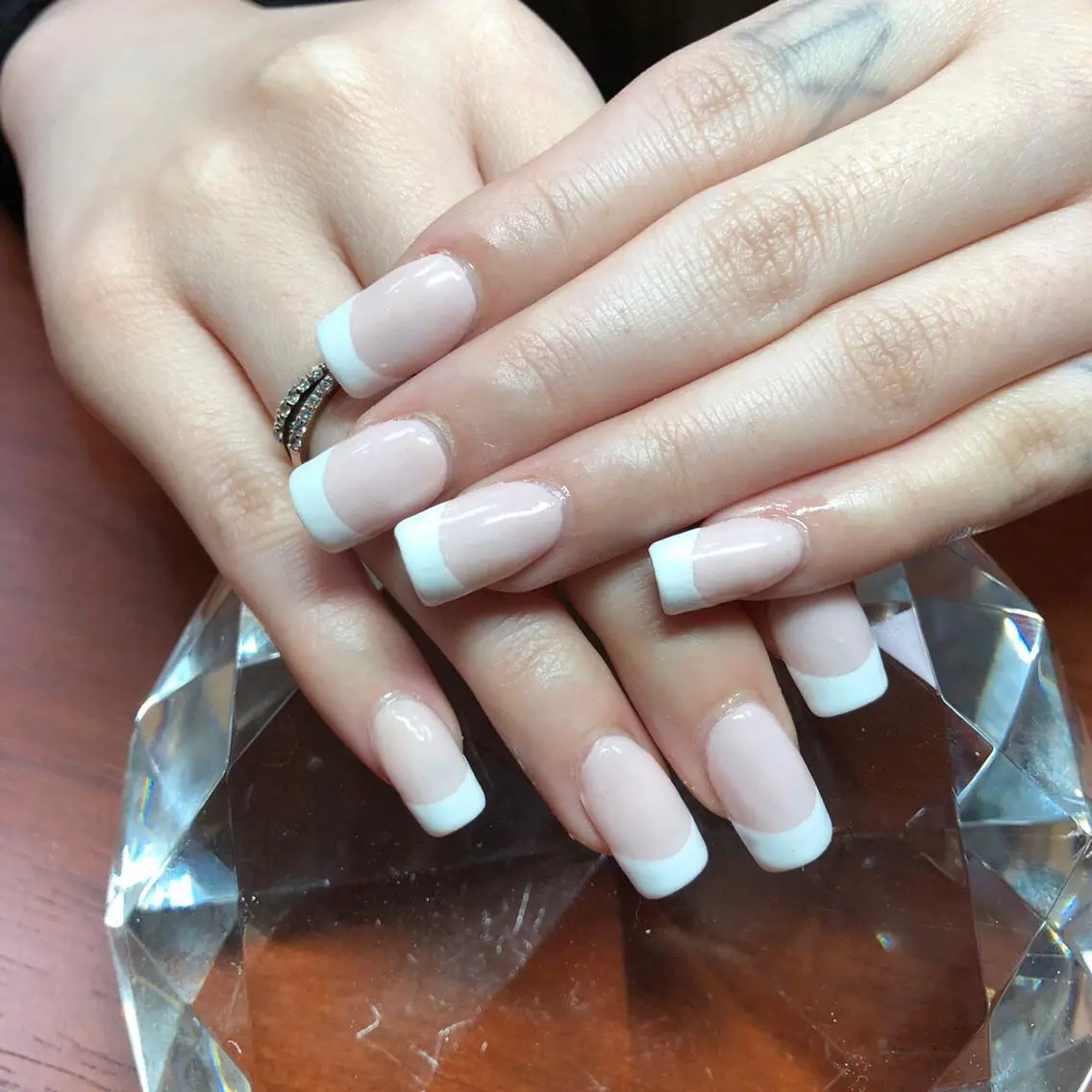 ミディアム ネイル フレンチネイル ハンドネイル 《LB》ラブリエ Nail&eyeのマツエク・マツパデザイン