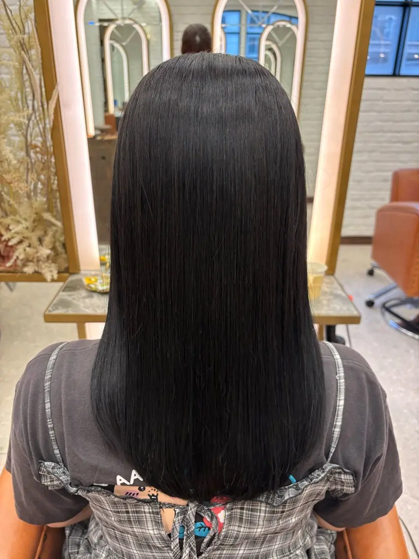 ロング ヘアカラー 湯浅 菜月のヘアスタイル