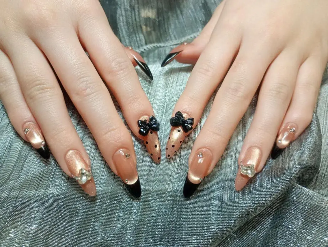 ネイル ガーリー ハート キラキラネイル 韓国ネイル ロングネイル ハンドネイル ハンドケア The Nail & Eye Lashの眉毛・アイブロウイメージ
