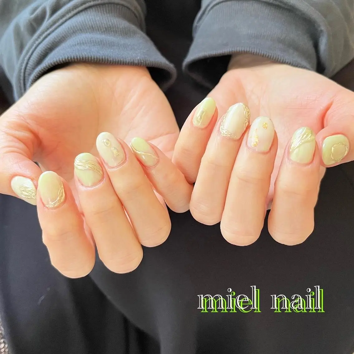 ネイル ミラーネイル ニュアンスネイル ピスタチオネイル 春ネイル ハンドネイル miel nailのネイルデザイン