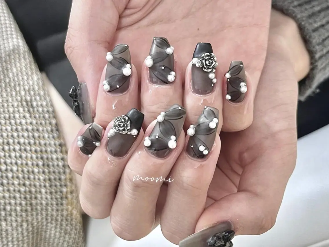 ネイル フレンチネイル ジェルネイル キラキラネイル 韓国ネイル マグネットネイル moomi nail スカルプ専門のネイルデザイン