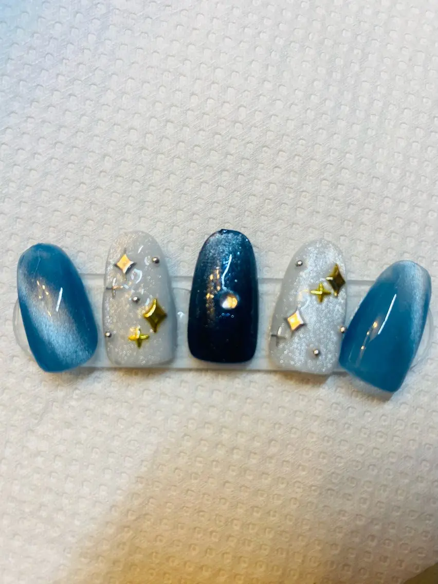 キラキラマグネット3色選び放題🌟デザインネイル💅オフあり、甘皮ケア付の写真