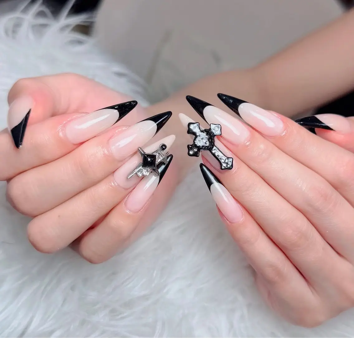 ネイル アートネイル ボルドー フレンチネイル ジェルネイル 氷ネイル・うるうるネイル ハンドネイル Julie Nailのネイルデザイン