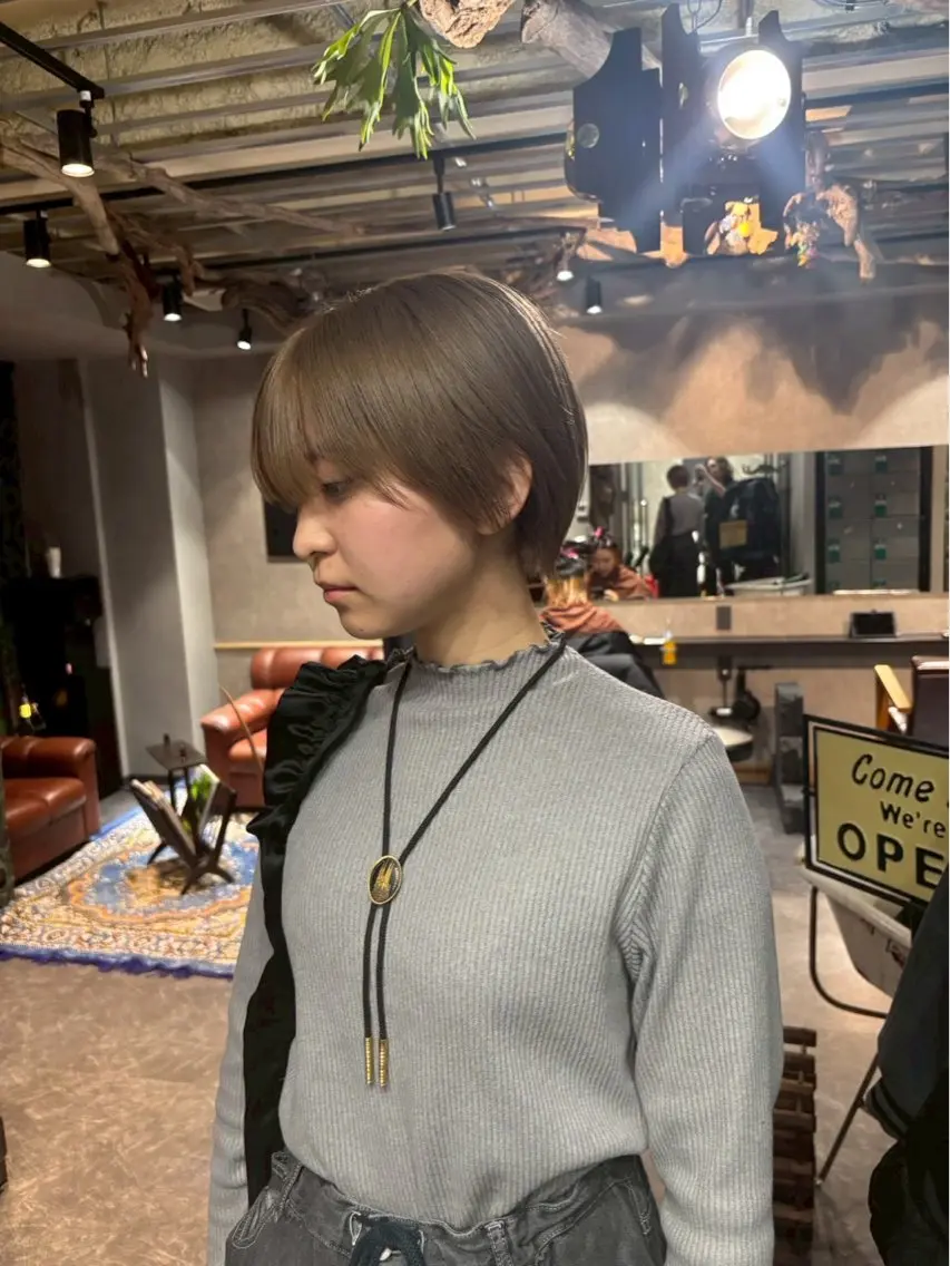 ショート カラー ブリーチ ケアブリーチ ダブルカラー ハイライトカラー ハイトーンカラー カット ヘアカラー トリートメント ravens デザインカラーのヘアスタイル