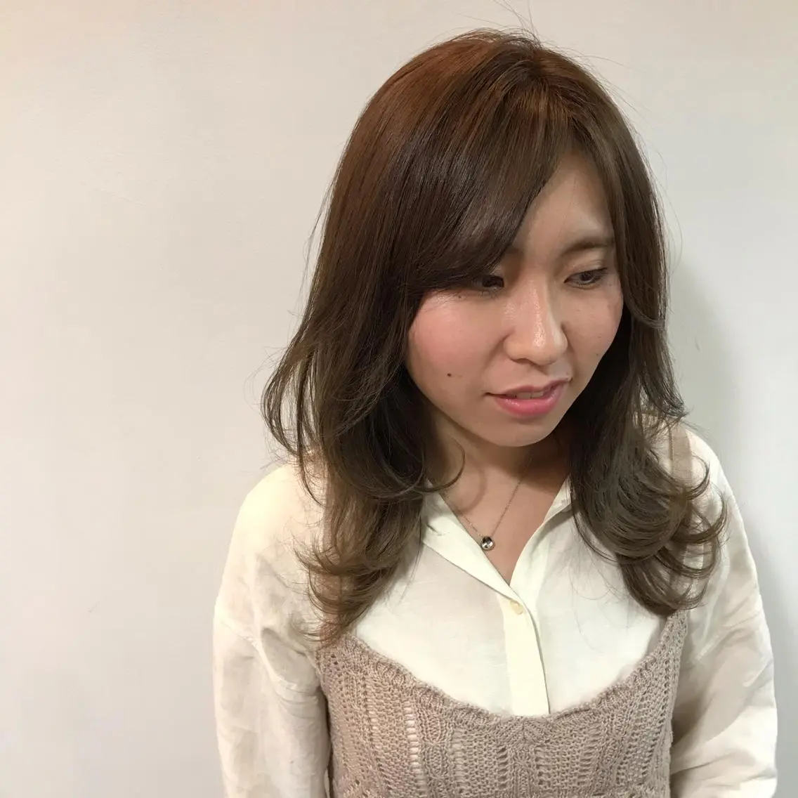 セミロング カラー ベージュカラー ERINA🐸垢抜け ミディアム/レイヤーのヘアスタイル
