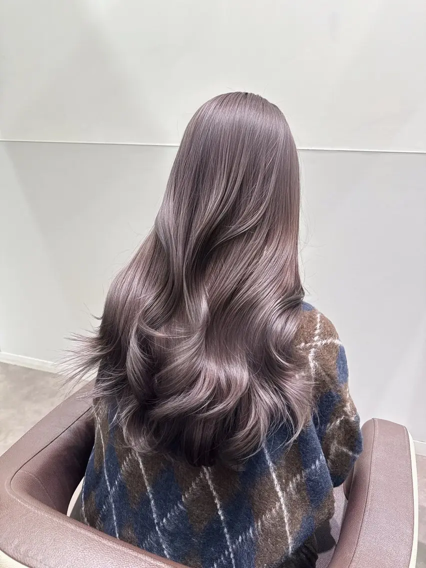 ロング ヘアカラー トリートメント ヘアセット グレー/ベージュ /髪質改善 れいとのヘアスタイル