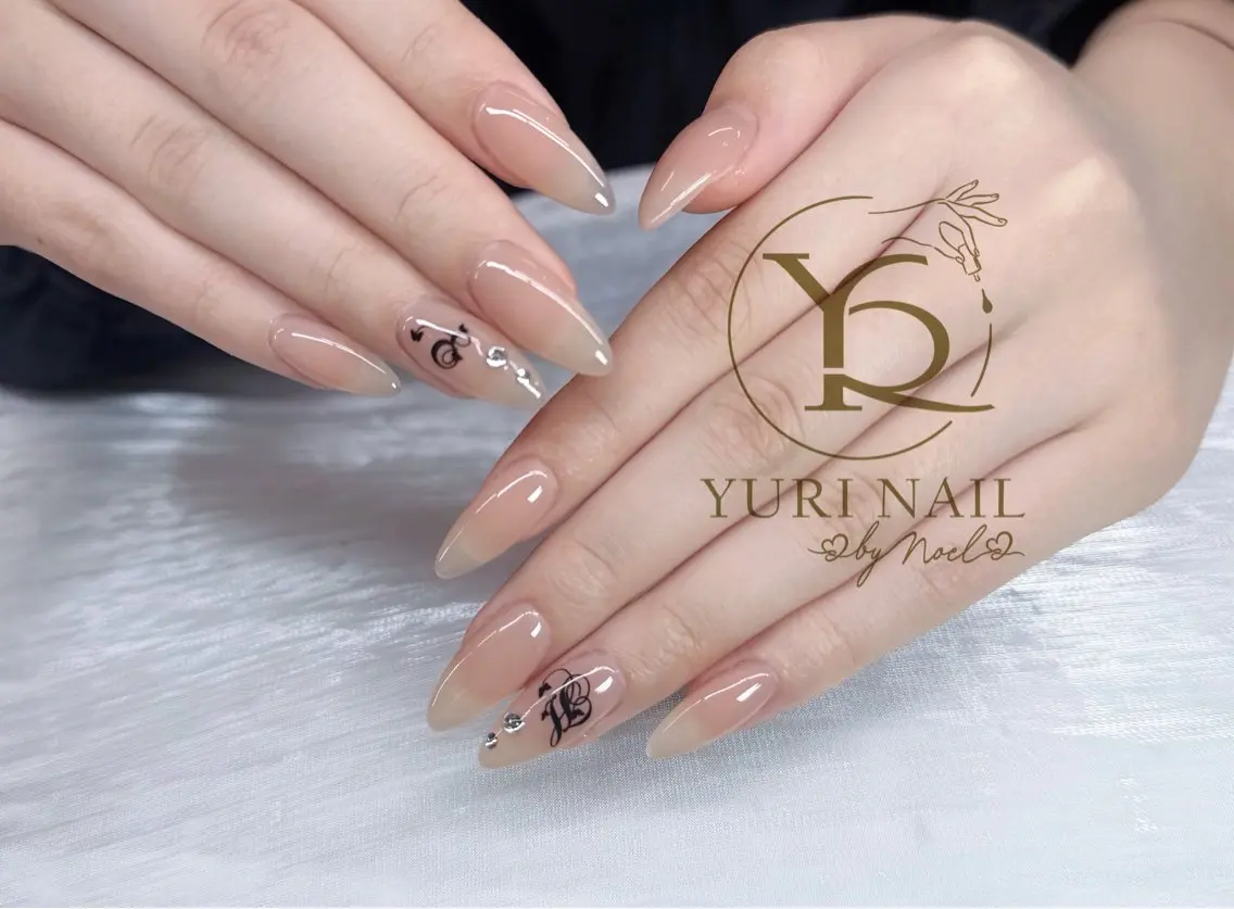 ネイル ハンドネイル フットネイル ハンドケア YURI Nail NARITAのネイルデザイン