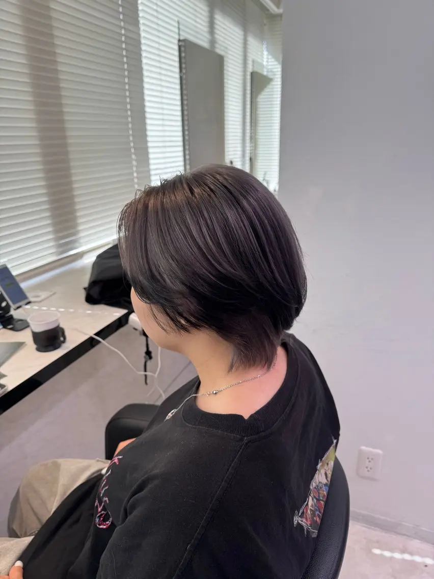 ショート カラー ヘアアレンジ ブリーチ ケアブリーチ シルバー ヘアカラー ヘッドスパ 🥀レイヤー×ハイト ーントレンドヘア🥀のヘアスタイル
