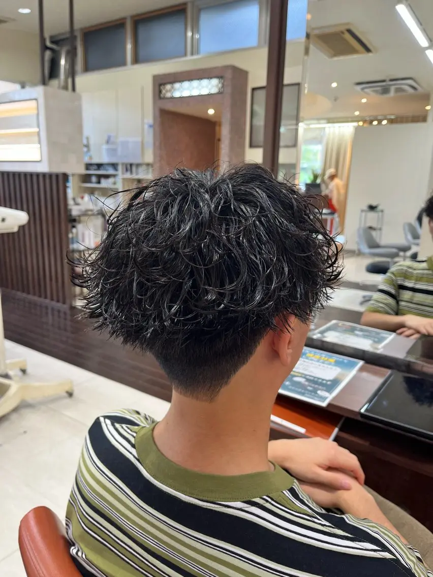 ショート パーマ メンズ マッシュ メンズパーマ 刈り上げ 波巻きパーマ スパイラルパーマ 🧊メンズ特化🧊 高木航希のヘアスタイル