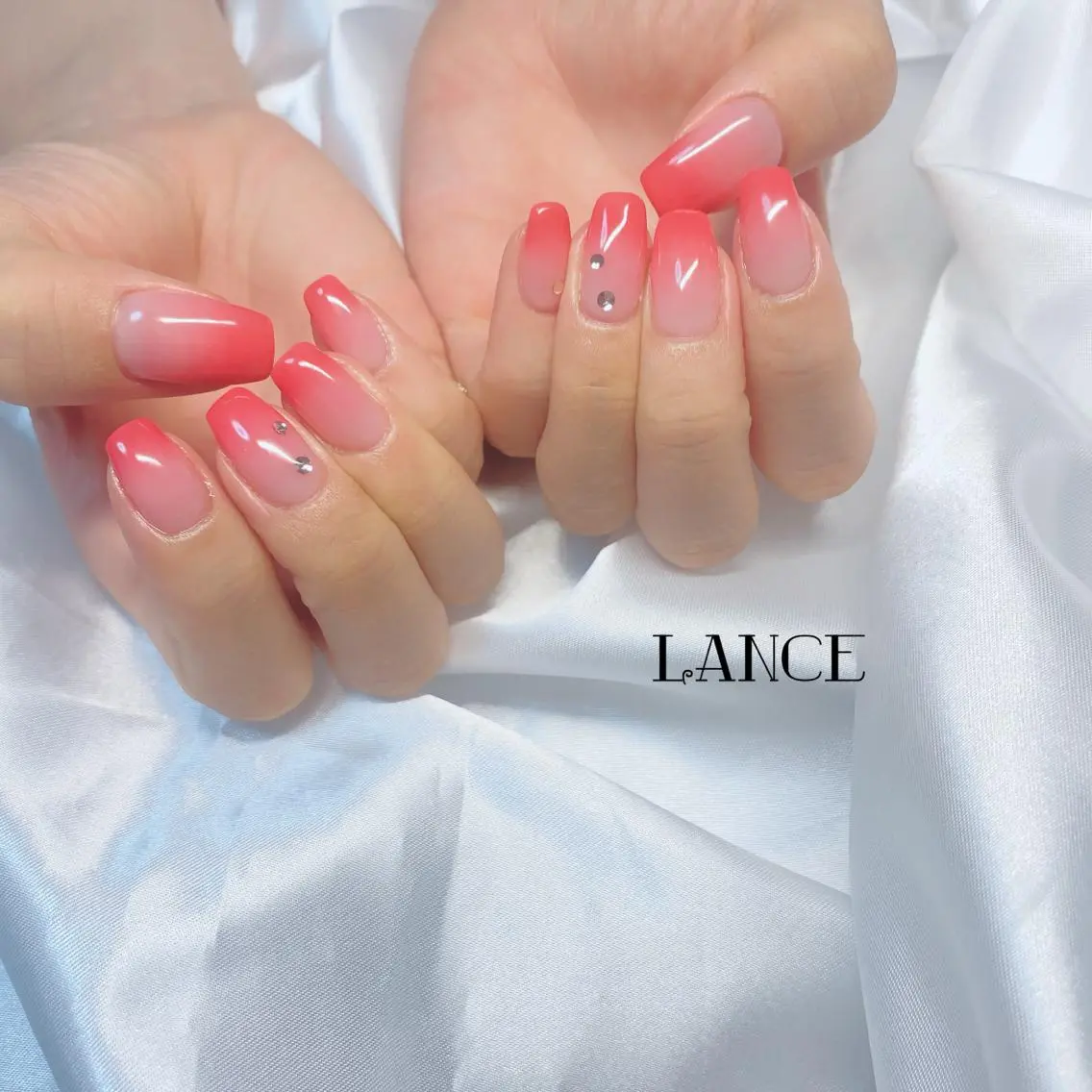 ミディアム ネイル オーロラネイル フレンチネイル グラデーション キラキラネイル シンプルネイル ハンドネイル Lance nailのネイルデザイン