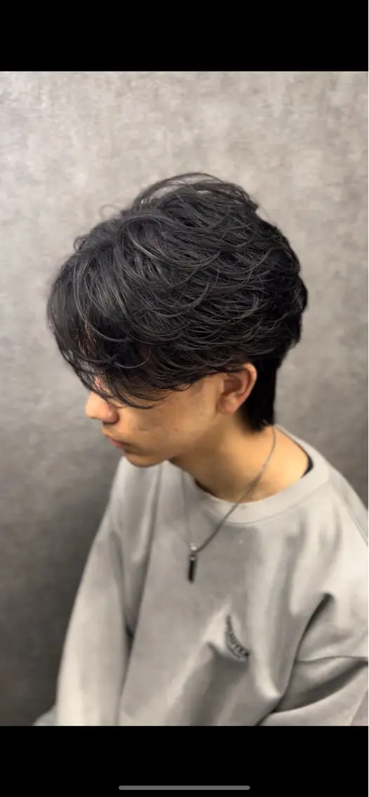 ミディアム パーマ メンズ ミディアムパーマ フェザーパーマ メンズパーマ メンズウルフカット ウルフカット メンズウルフ特化🐺 🔥長山耕大🔥のヘアスタイル