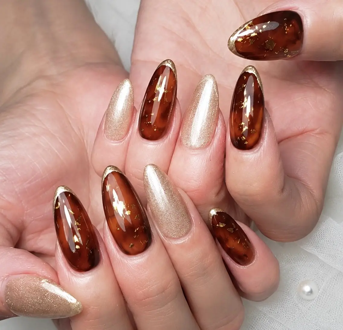 ネイル べっ甲ネイル ブラウン ゴールド CC Nail Salonのネイルデザイン