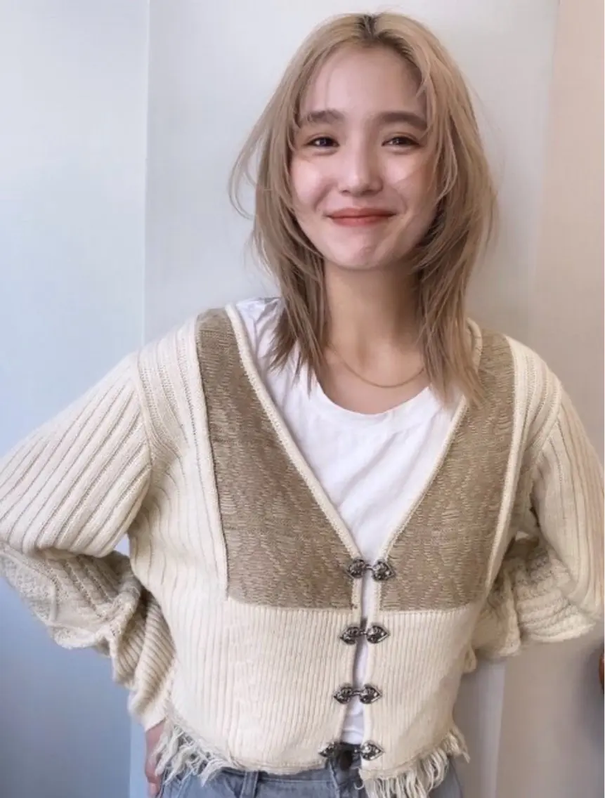 カラー ベージュカラー ブリーチ ハイトーンカラー ハイトーンベージュ ヘアカラー 加藤 優那のヘアスタイル
