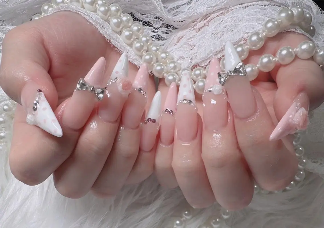 ネイル オーロラネイル フレンチネイル ジェルネイル ハロウィン キラキラネイル ハンドネイル H.baby Nail Salonのネイルデザイン