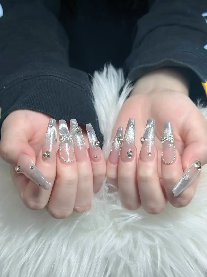 ネイル フレンチネイル ジェルネイル キラキラネイル 韓国ネイル マグネットネイル Julli NailStudioのネイルデザイン
