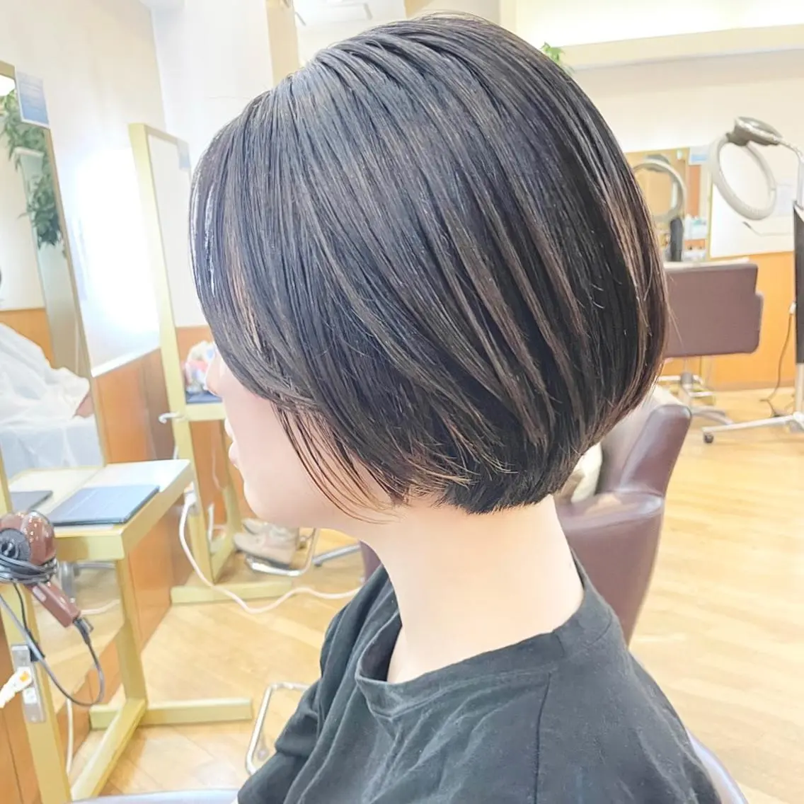 ミディアム カラー ヘアアレンジ キッズ ワンレンボブ 丸みショート ベージュカラー ブロンド イヤリングカラー カット ヘアカラー トリートメント さわ きょうすけ/ ボブ髪質改善ショートのヘアスタイル
