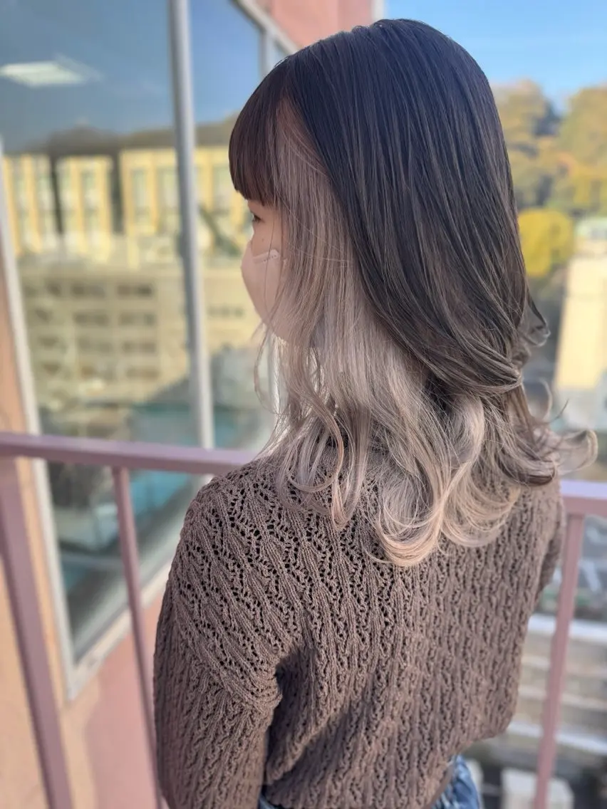 セミロング カラー グレージュ Viage （ビアージュ）のヘアスタイル