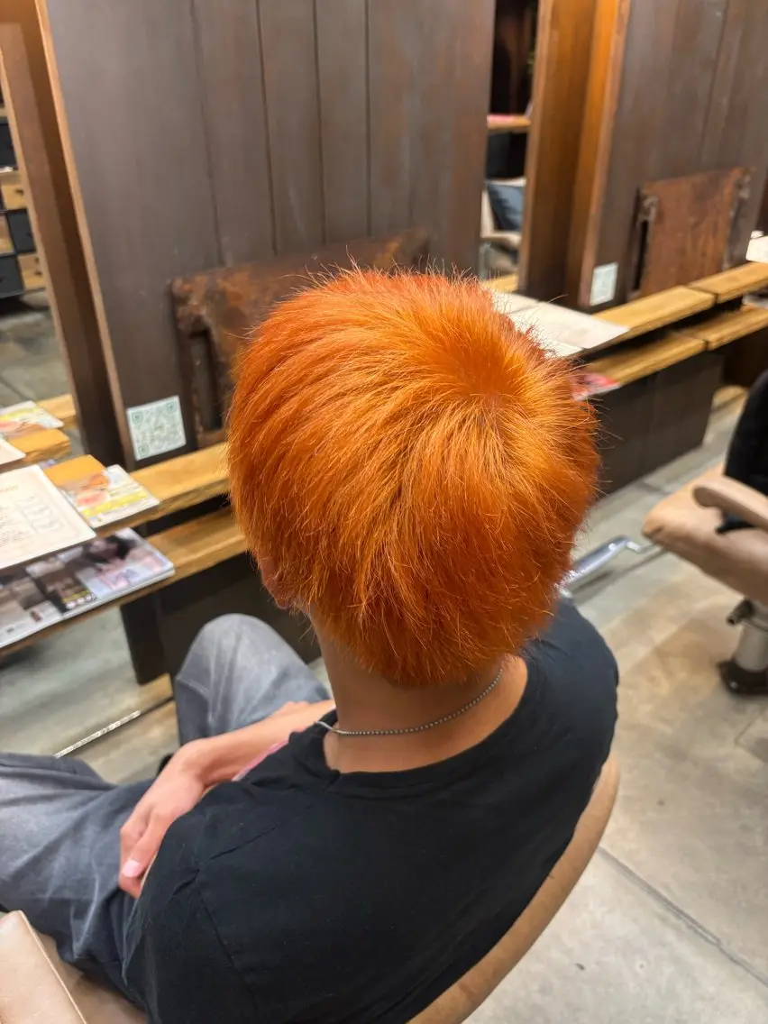 カラー メンズ メンズブリーチ ブリーチ オレンジ 浅井 さくらのヘアスタイル