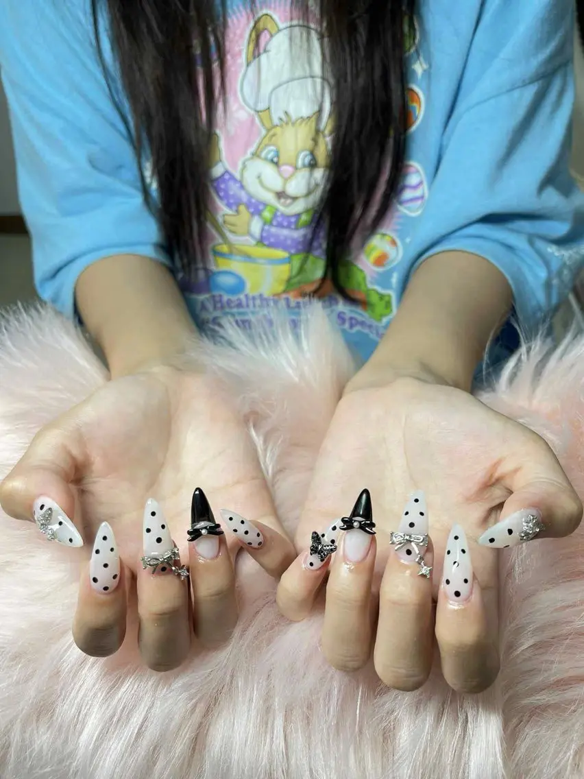 ネイル フレンチネイル ジェルネイル ガラスフレンチ ハロウィン ハート H.baby Nail Salonのネイルデザイン