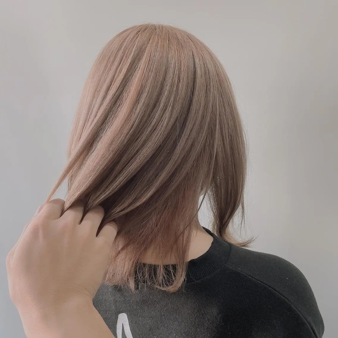 ミディアム カット ヘアカラー FUJIHARA SHOHEIのヘアスタイル