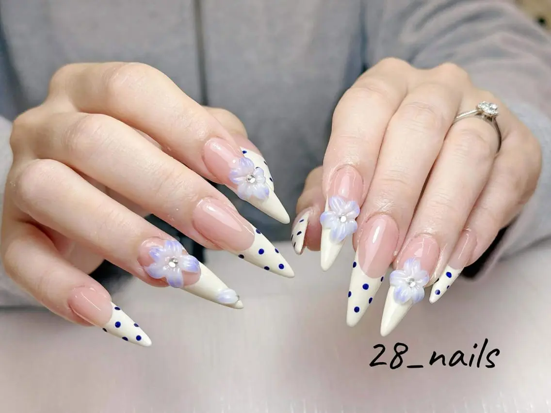 ロング ハンドネイル ニャット アインのネイルデザイン