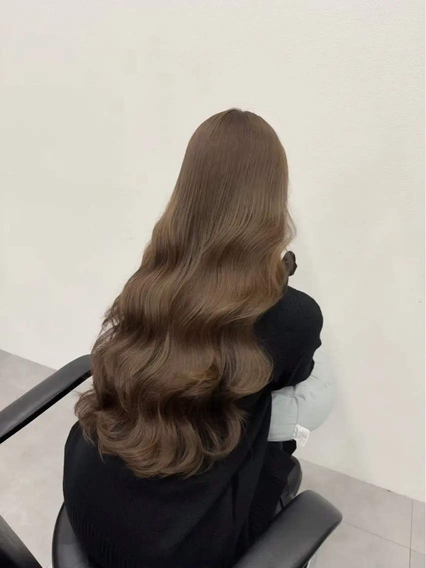 ロング カラー アッシュ アッシュグレー アッシュグレージュ ベージュカラー ブリーチ ioe 三宮 / 羽海のヘアスタイル