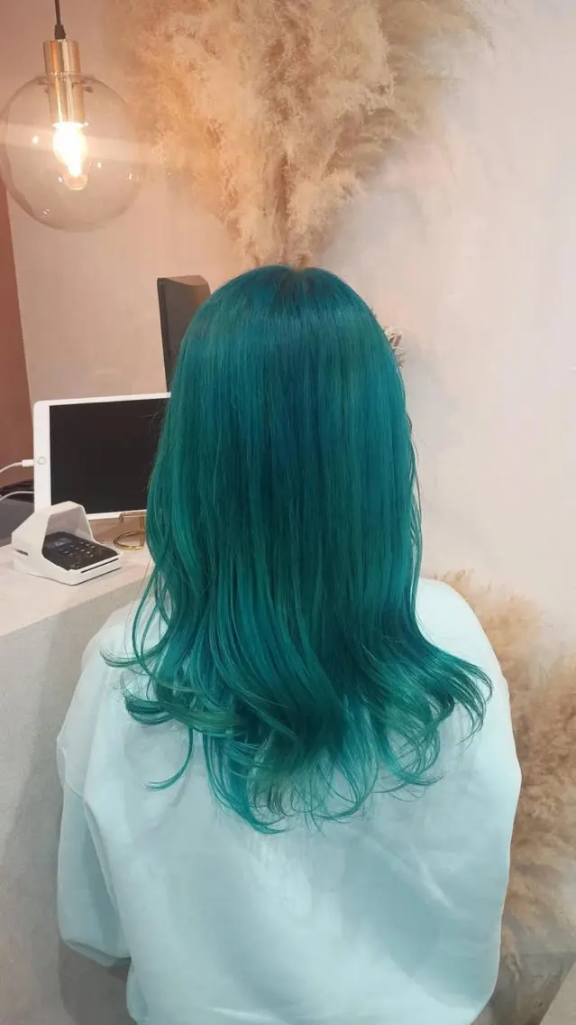 セミロング カラー ヘアカラー yuumi 👱🏻‍♀️のヘアスタイル
