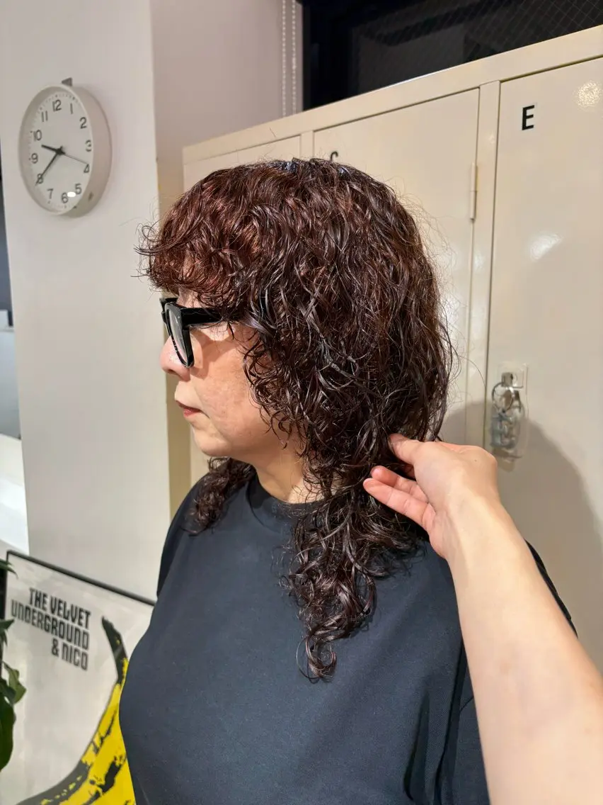 ミディアム ミディアムパーマ オレンジブラウン 顔周りカット レイヤーカット ウルフカット 🧤高明度ハイトーン 🧤莉音のヘアスタイル