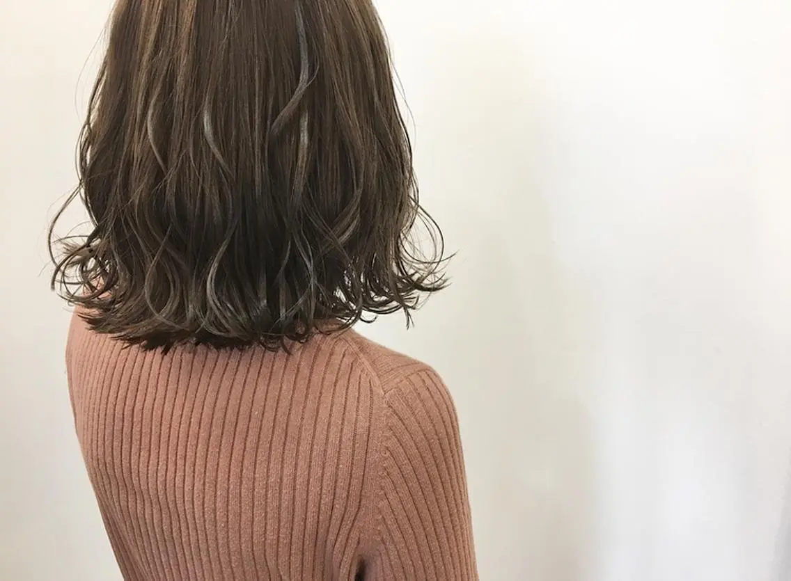 ミディアム カラー 切りっぱなしボブ アッシュ アッシュグレー ボブ 鈴木 翔梧のヘアスタイル