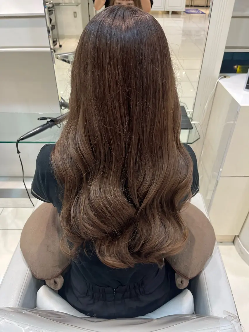 ロング Above /yoshimiのヘアスタイル