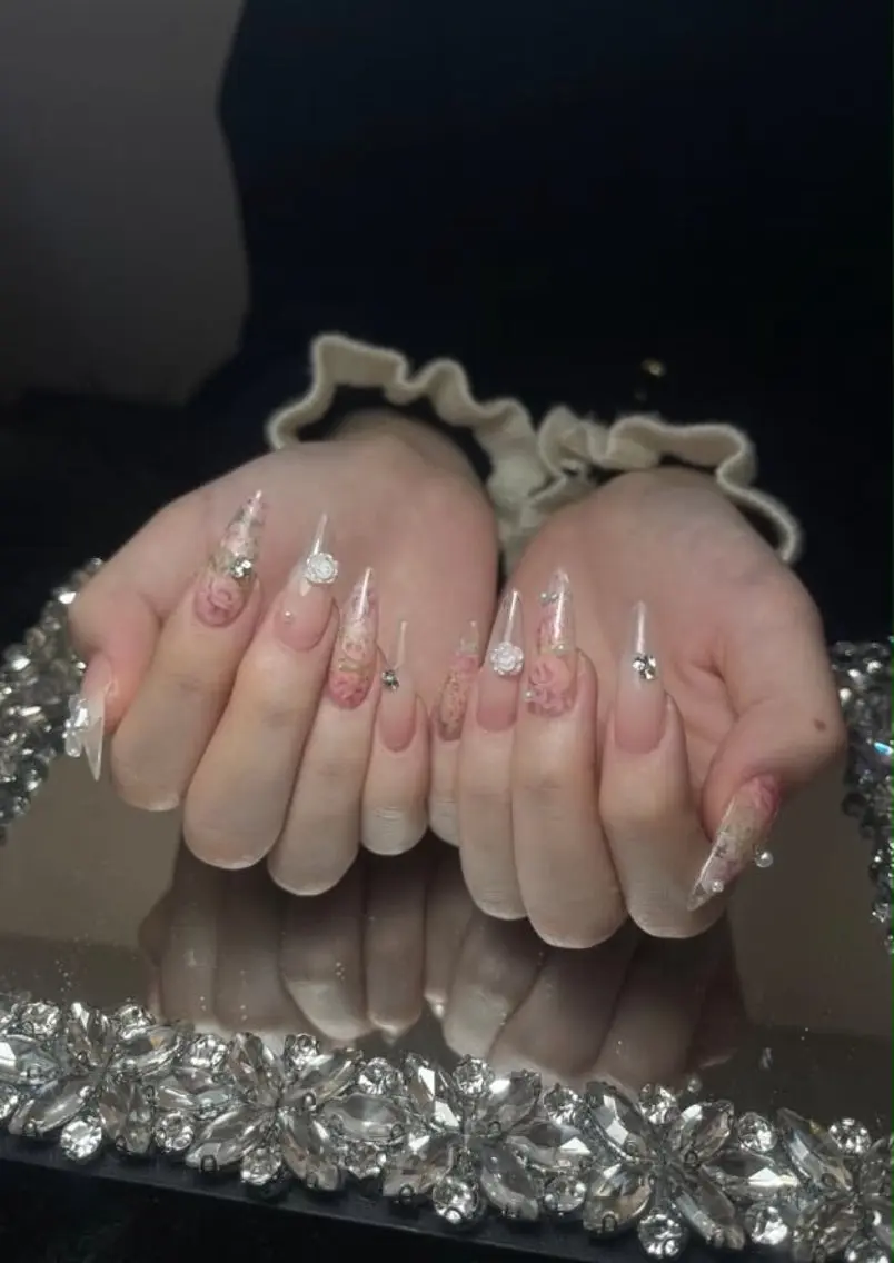 ネイル アートネイル ボルドー フレンチネイル ジェルネイル 氷ネイル・うるうるネイル ハンドネイル Julie Nail Rinのネイルデザイン