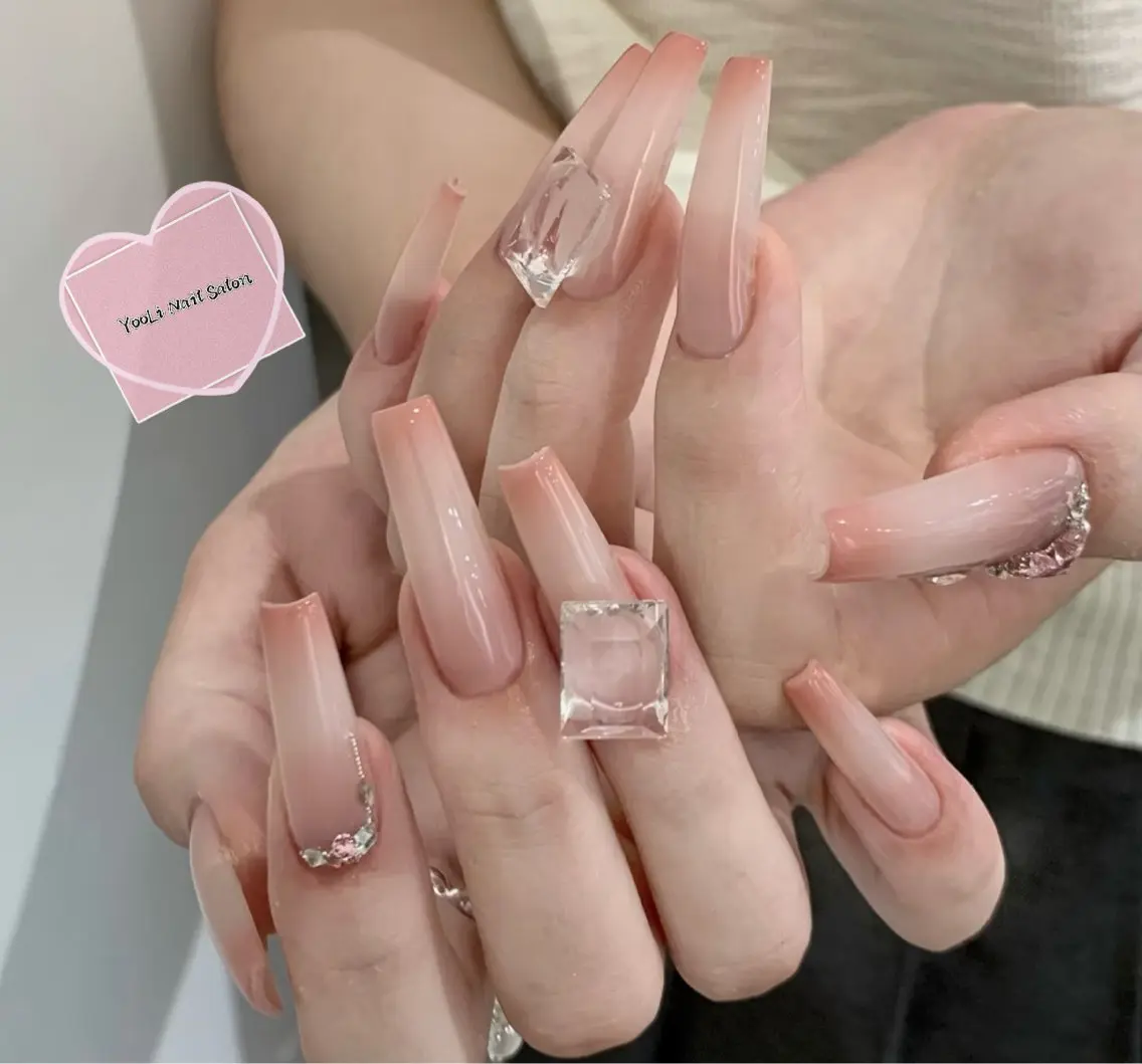 ネイル アートネイル オーロラネイル チークネイル フレンチネイル ガラスフレンチ 🎀🎀YooLi Nail Salonのネイルデザイン