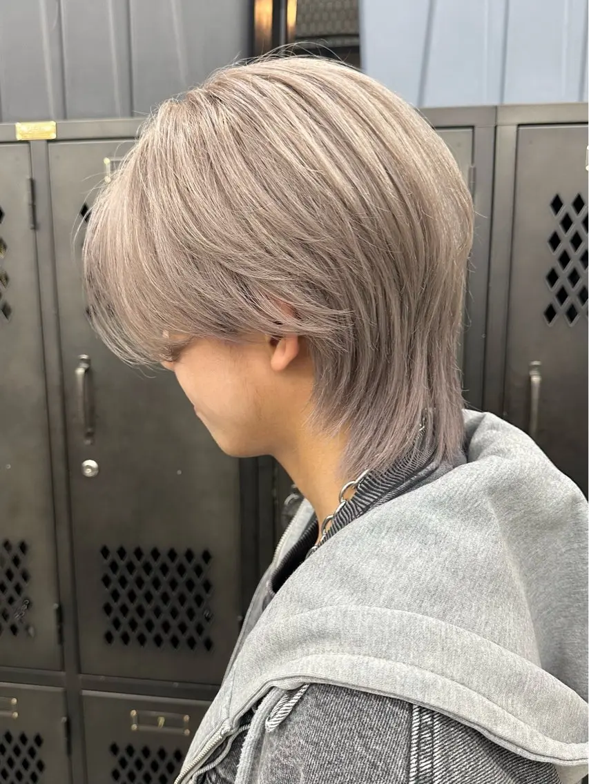 ロング カラー メンズ センターパート メンズウルフカット グレージュ ウルフカット ヘアカラー トリートメント メンズ特化 🦋KANOKO🦋のヘアスタイル