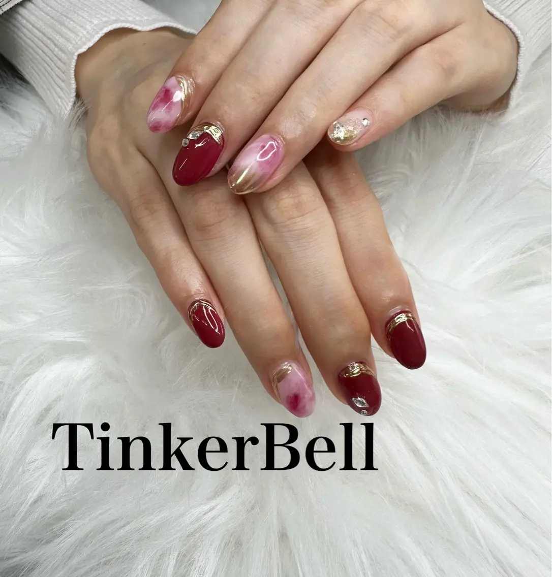 ネイル ゴールド 赤色 ハンドネイル Tinker Bellのネイルデザイン