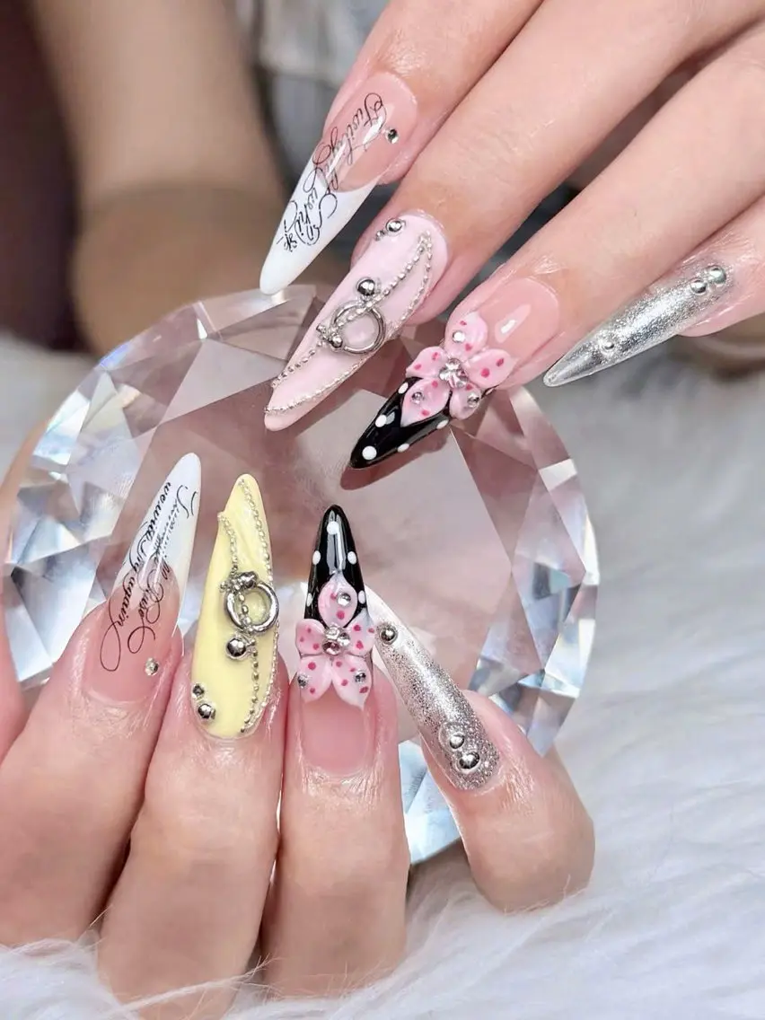 ネイル アートネイル ボルドー フレンチネイル ジェルネイル 氷ネイル・うるうるネイル ハンドネイル Julie NailSalonのネイルデザイン