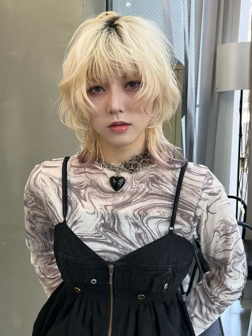 セミロング カット イツク ⚡️ ルーツ/ハイトーンのヘアスタイル
