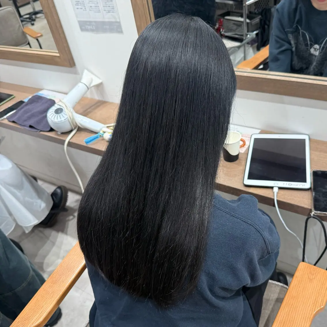 セミロング カット ヘアカラー ルナ🫐縮毛矯正 🫐髪質改善のヘアスタイル