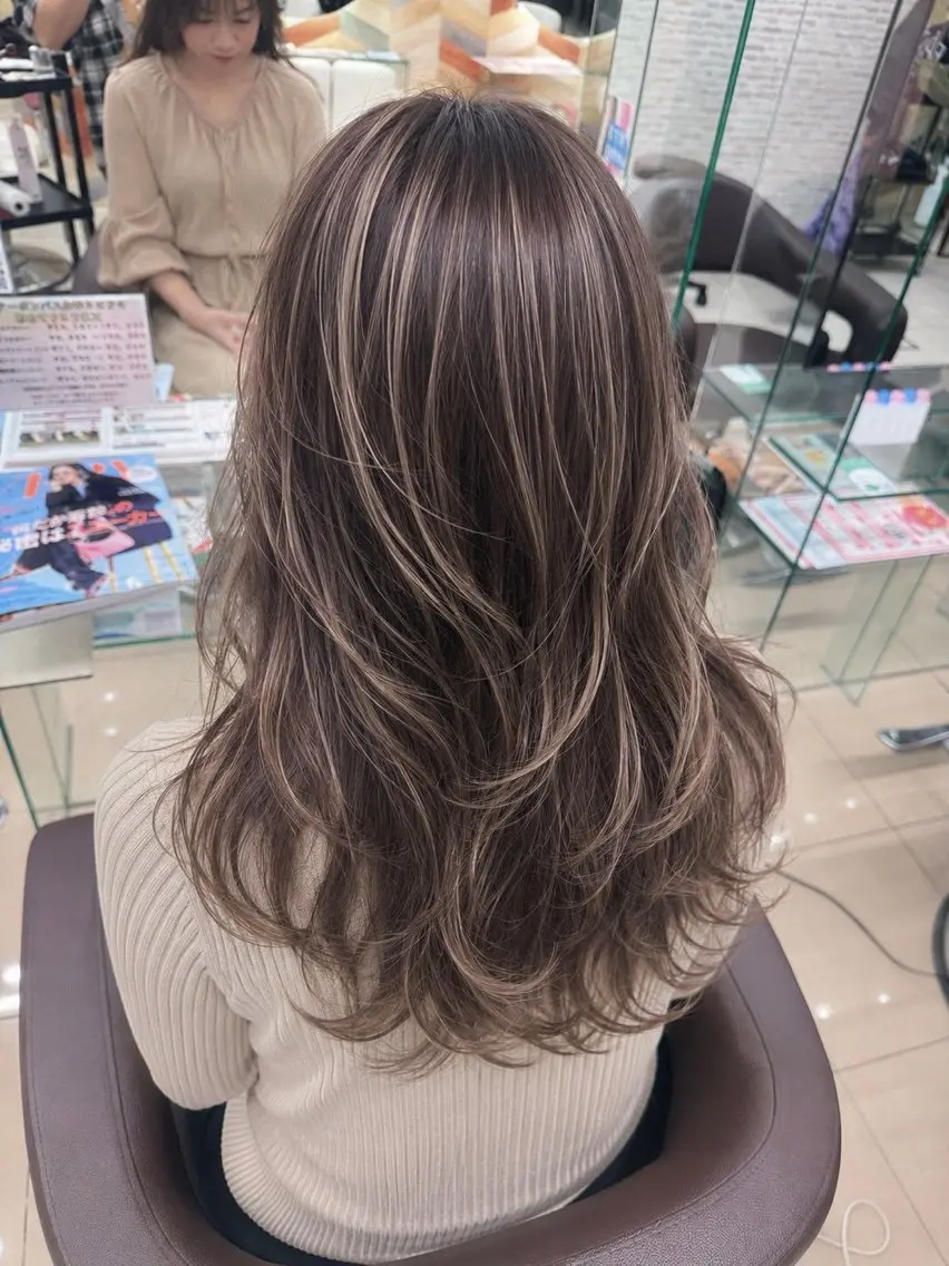 ロング カラー 菅野谷 琉那のヘアスタイル