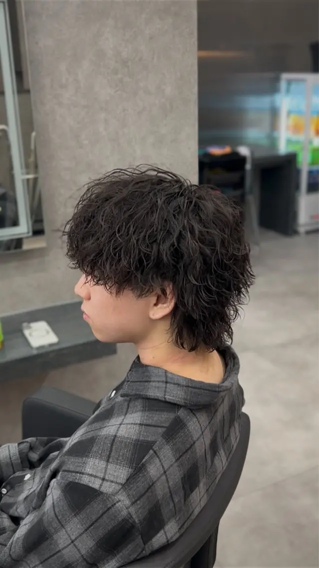 ミディアム パーマ メンズ ミディアムパーマ メンズパーマ 波巻きパーマ メンズウルフカット ウルフカット カット パーマ メンズウルフ特化🐺 🔥長山耕大🔥のヘアスタイル