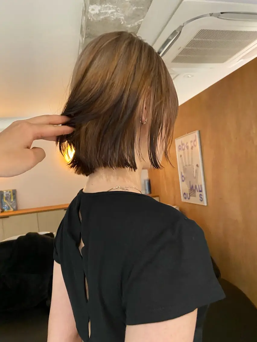 ミディアム カラー カット ヘアカラー トリートメント ヘッドスパ ナホ/ハイトーン/ デザインカラーのヘアスタイル